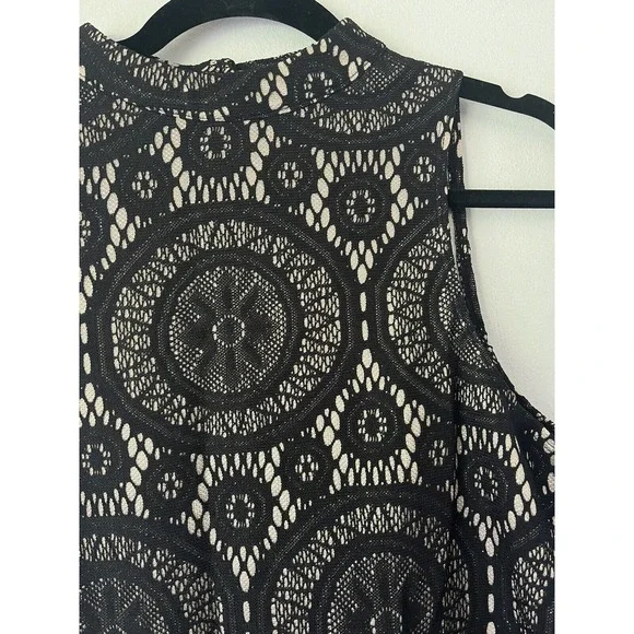 Love Fire Black Medallian Crochet Gold Metallic Holiday Party Dress Size Small - Picture 4 of 7